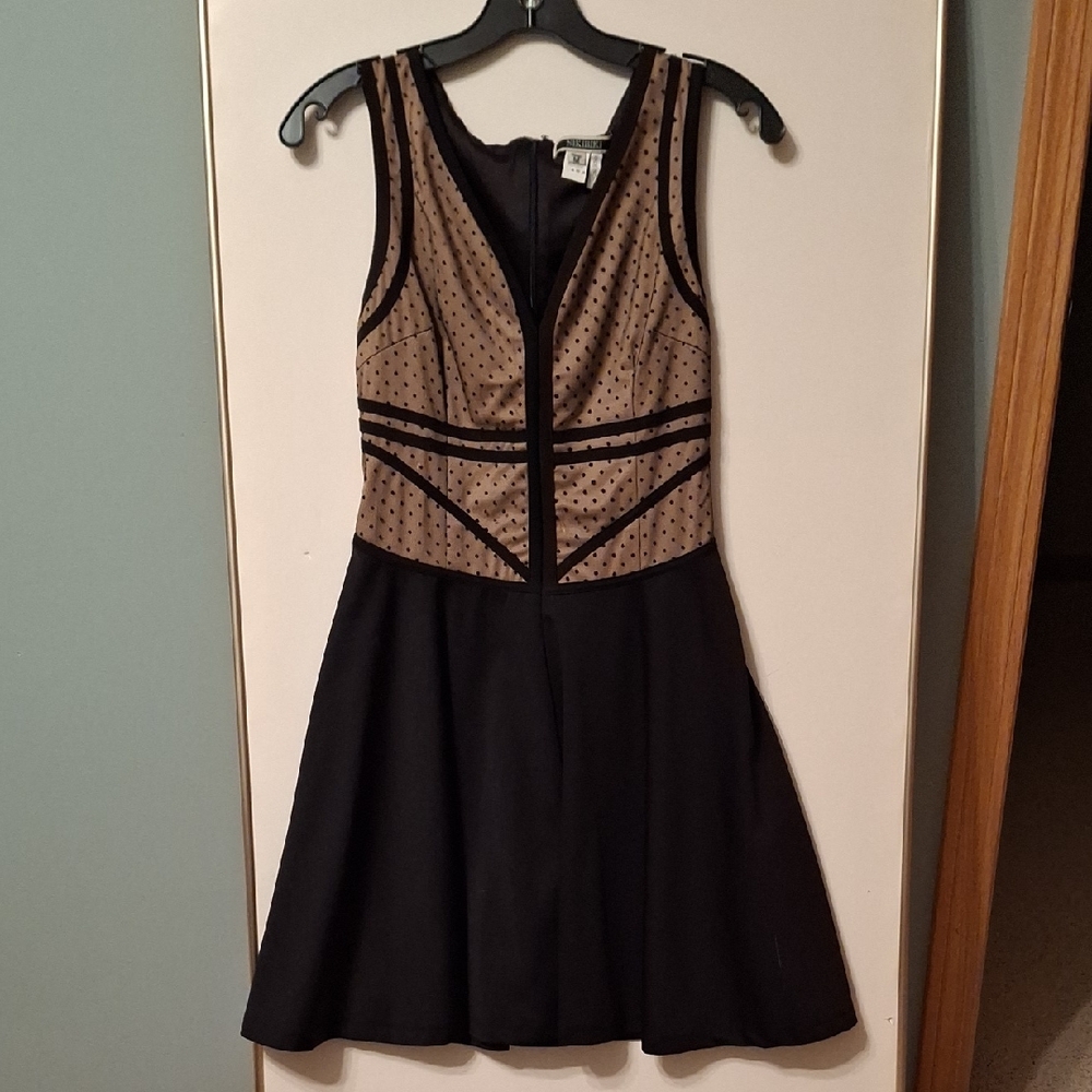 Elegant Black and Tan Sleeveless Dress